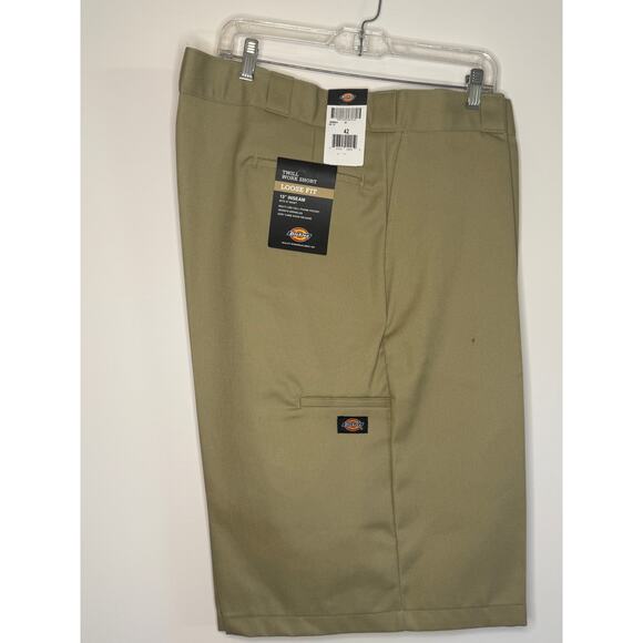 Men's Dickies Khaki Loose Fit Long Shorts 42 inch waist NEW WITH TAGS - Picture 1 of 3